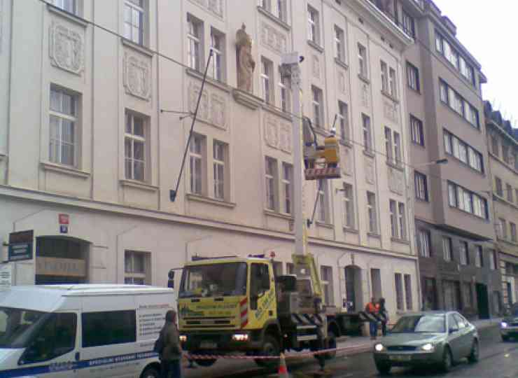 Opravy fasád a římsování oken